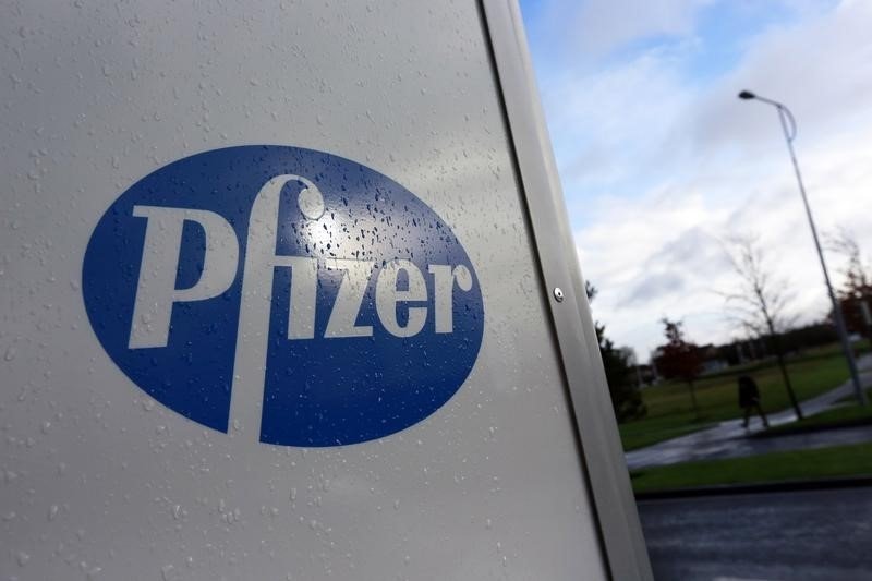 U.S. FDA, CDC see early signal of Pfizer bivalent COVID shot’s link to stroke By Reuters