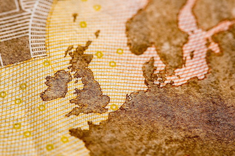 Public inflation expectations for 12 months ahead fall to 5.7% in December from 6.1%