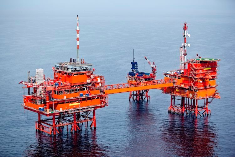 WTI inches higher to near $70.50 following drop in US Oil stocks