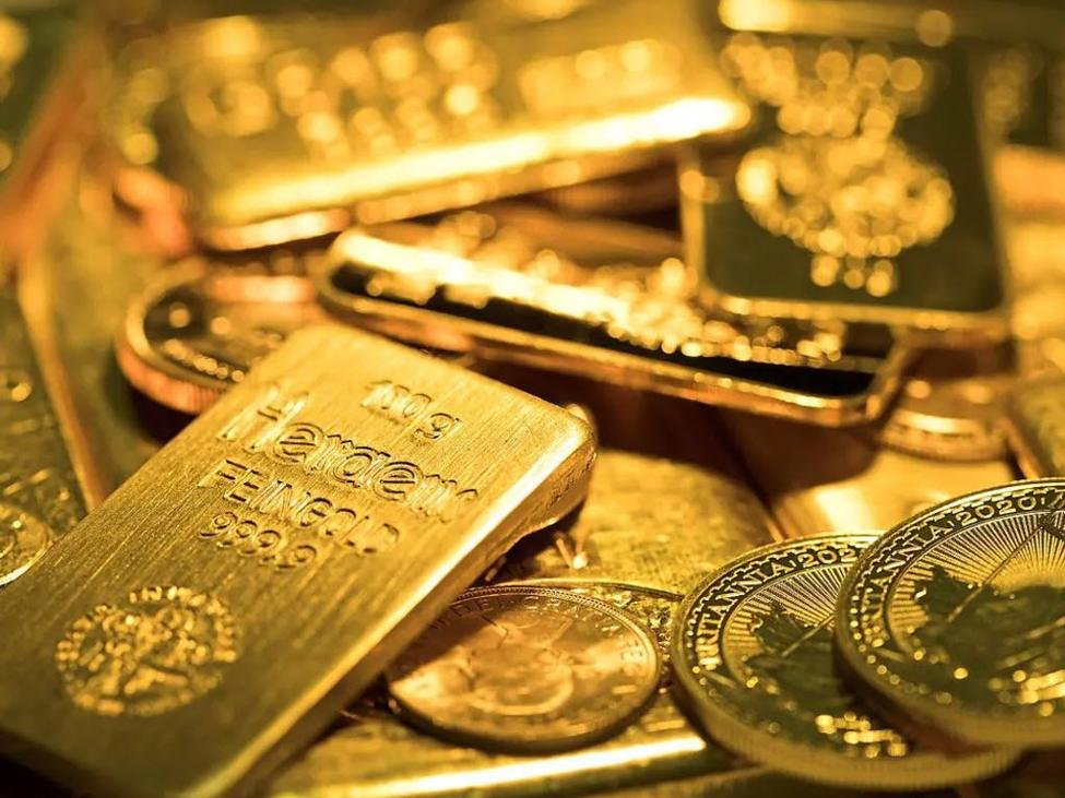 Gold slowly nudges back towards $4,000 but sellers still hold control for now