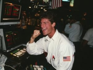Incredible day in US stock markets extends, S&P 500 up 2%