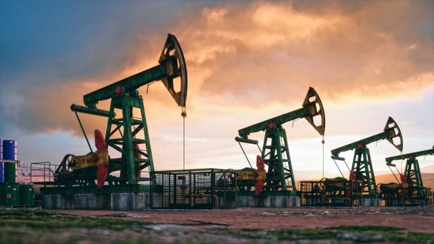Diamondback leads broad losses in energy stocks alongside falling crude prices (FANG:NASDAQ)